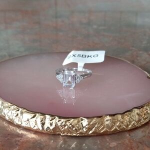 Stunning Silver Ring with Clear Gemstone
